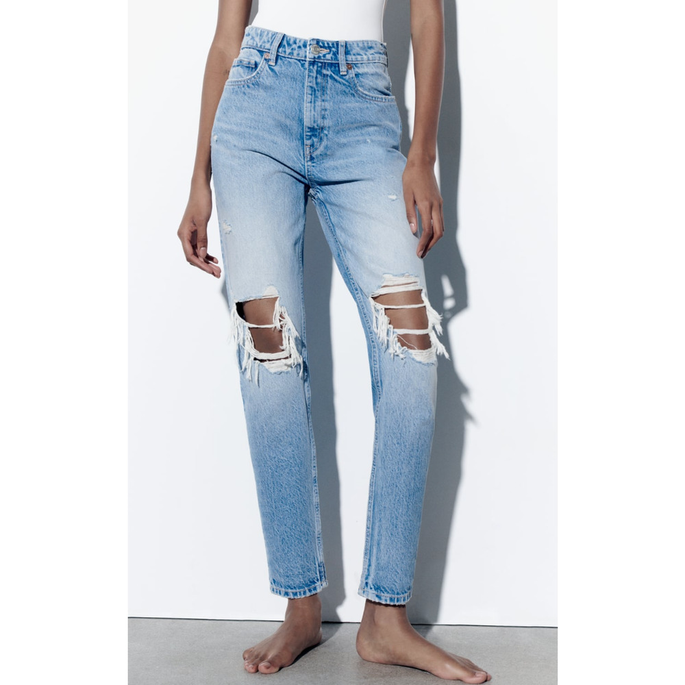 Zara High Rise Ripped Mom Tapered Jeans Light Wash Size 8/29. Fits like a 28.